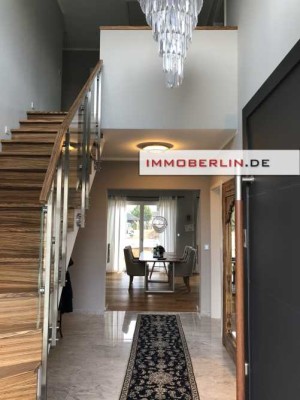 IMMOBERLIN.DE - Energieeffizientes Haus mit Villenflair, Sonnenterrasse & Garage beim Krüpelsee