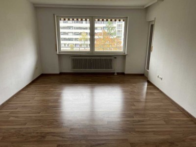 Exklusive, gepflegte 3,5-Zimmer-Wohnung mit Balkon in Augsburg Göggingen