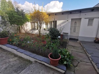 Exklusive Terrassen-Wohnung sehr ruhig im Hof mit Garten top Lage