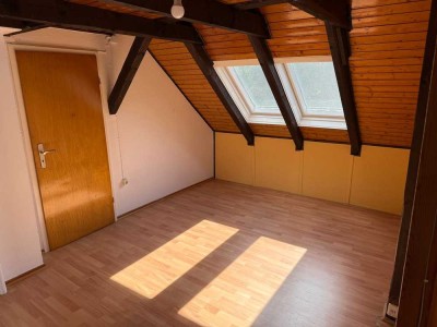 Preiswerte 3-Zimmer-DG-Wohnung zur Miete in Lehre-Wendhausen