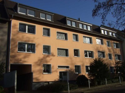Attraktive, modernisierte 3,5-Zimmer-DG-Wohnung mit gehobener Innenausstattung in Essen