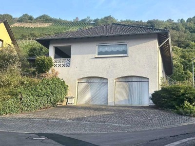 Einfamilienhaus unterhalb der Weinberge in ruhiger Lage mit unverbautem Blick