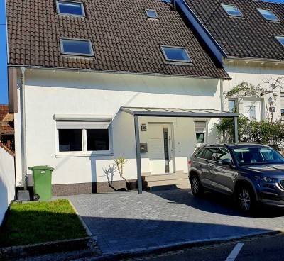 PROVISINSFREI/ Neugestaltete Doppelhaushelfte