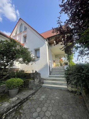 **Großes Haus mit ebenerdiger Einliegerwohnung in idyllischer Wohnlage**