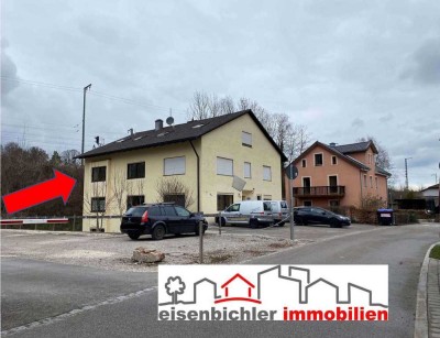 Sanierte, helle Stadtwohnung im ersten OG, mit Keller und KFZ-Stellplatz für bis zu 2 Autos!