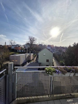 Dachgeschoss-Wohnung mit 4 Zimmern und zwei Balkone in Dachau