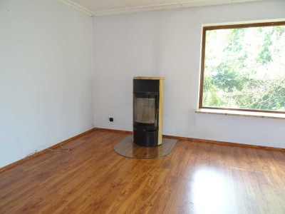 Der Preis wurde gesenkt! Massiv erbautes Haus auf großem Grundstück.