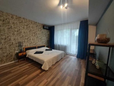 Geschmackvolle, modernisierte 1-Zimmer-Wohnung mit Balkon und Einbauküche in Pforzheim