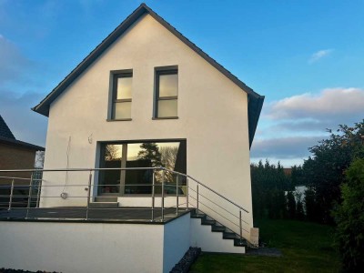 Moderne, komplett sanierte DHH zum Erstbezug  - für den Käufer provisionsfrei!