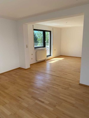 3 Zimmer ERDGESCHOSS - Wohnung mit Terrasse in einem 2-Familienwohnhaus in Otzberg / LENGFELD
