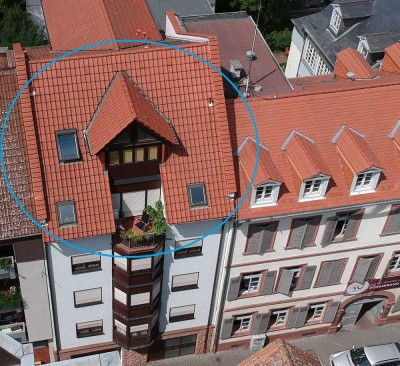 Helle und gemütliche Maisonette-2-Zimmer-Wohnung im Herzen der Innenstadt ( Einbauküche gratis )