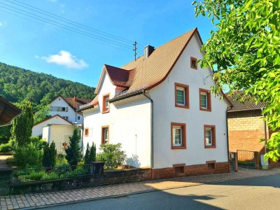 Attraktives Einfamilienhaus mit PV-Anlage in idyllischer Umgebung
