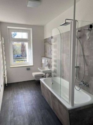 ruhige Lage: saniert, Tageslichtbad mit Wanne, Balkon, Einbauküche