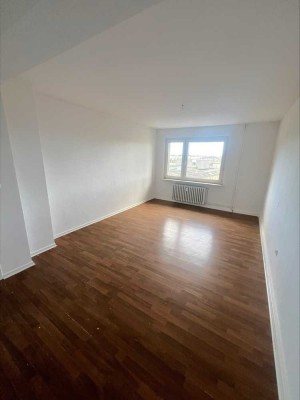 Helle 3,5-Zimmer Wohnung mit Einbauküche in Neudorf-Süd