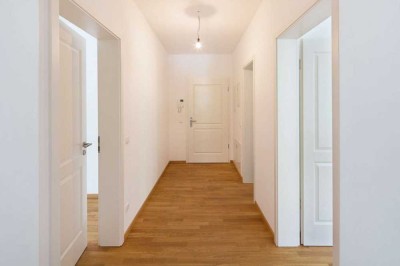 Bezugsfrei ab 01.08.25 ** 4-Zimmer-Neubau-Wohnung mit EBK, Fußbodenheizung, Aufzug & PKW-Stellplatz