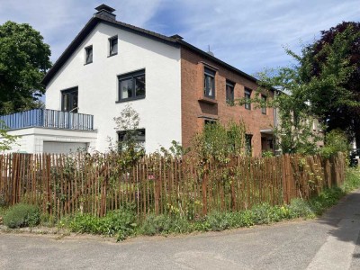 Hübsches, geräumiges und gepflegtes Zweifamilienhaus in Köln