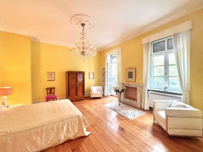 Wohnen in erstklassiger Lage – Stilvolle Altbauwohnung mit Blick auf das Badische Staatstheater