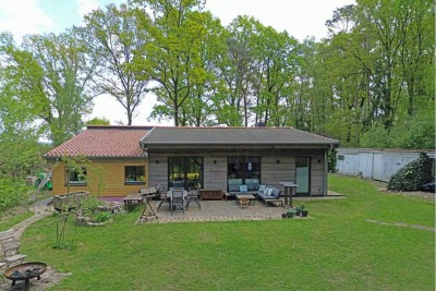 Naturnaher Bungalow auf großem Grundstück in schönster Lage