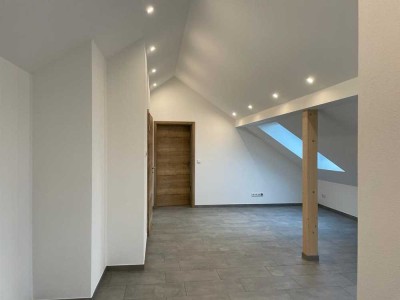 Stilvolle, neuwertige 2-Zimmer-Dachgeschosswohnung mit gehobener Innenausstattung in Winterrieden