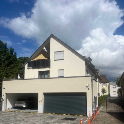 Neuwertige 6-Raum-Wohnung mit Balkon und Einbauküche in Mainz-Kostheim