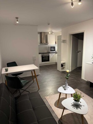 Möblierte Helle 2-Zimmer Wohnung mit Balkon im 5. OG in Mannheim Innenstadt/Jungbusch