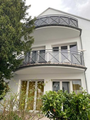 Schöne, helle 2-Zimmer Dachgeschosswohnung mit EBK und Balkon