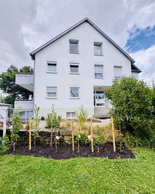 Geschmackvolle 4-Zimmer-DG-Wohnung mit guter Innenausstattung mit EBK und Terrasse in Aalen