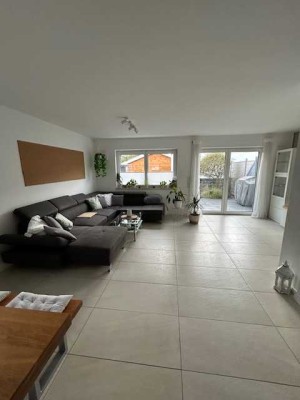 Modernes Reiheneckhaus wie neu – Stilvolles Wohnen am Stadtrand“