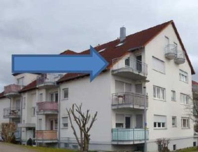 Gepflegte Dachgeschosswohnung mit zwei Zimmern sowie Balkon und EBK in Pfullendorf