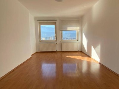 Uni/Kiniknähe: 2 Zimmer-DG-Büro/Wohnung mit traumhafter Panoramaaussicht zu verkaufen