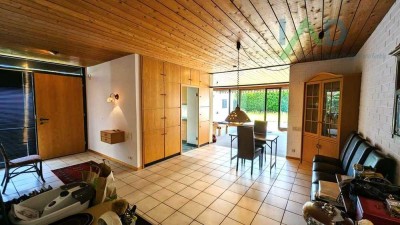 DHH im Bauhausstil mit modernem Raumkonzept auf sonnigem Grundstück