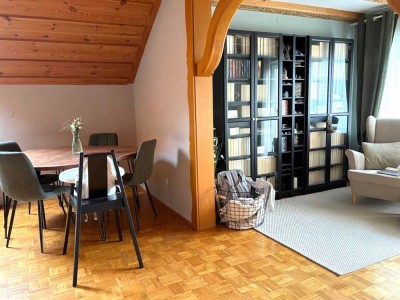 4 Zimmer DG-Wohnung frisch renoviert, für Familien und Tierbesitzer, in idyllischer Lage