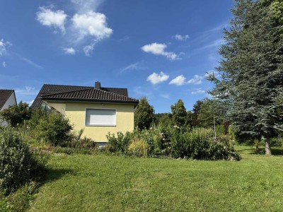 Bad Gandersheim: Ansprechende Immobilie mit großzügigem Grundstück