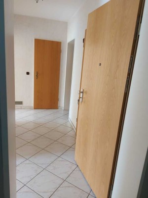 Ansprechende und modernisierte 3-Zimmer-Erdgeschosswohnung mit Balkon in Düren