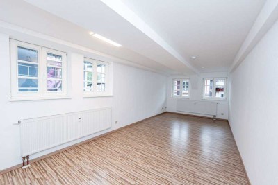 Charmante 2-Zimmer-Dachgeschosswohnung mit Einbauküche im Herzen von Einbeck