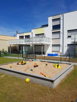 Wohnung zur Miete: 4 Zimmer, großer Balkon, 2 TG-Stellplätze, zentrale Lage