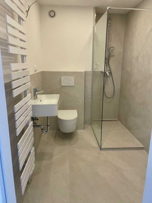 Alles Neu - Kernsanierte 3 ZKB Wohnung mit Balkon und EBK in ruhiger Wohnlage in Schwetzingen