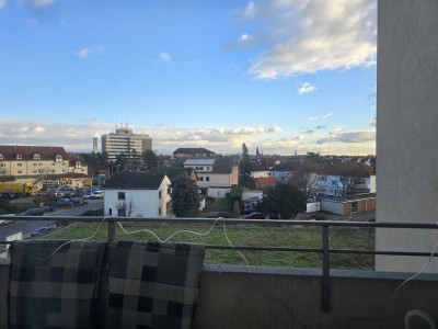 Sehr schöne sonnige und ruhig gelegene 2 Zi-Whg mit Balkon in Lampertheim zu verkaufen.