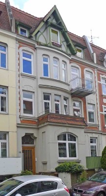 Altbauwohnung mit 2 Balkonen in Bester Lage