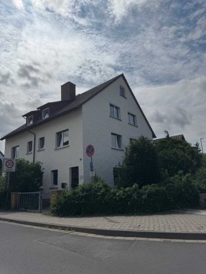 Geschmackvolle, gepflegte 4-Zimmer-Wohnung mit Balkon in Liederbach am Taunus