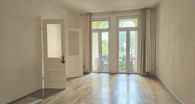 „Wohnen mit Charme"  Hochparterre-Altbauwohnung mit Loggia und grünem Garten im Herzen von Bornheim!