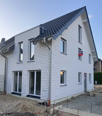 Moderne Doppelhaushälfte *Erstbezug* in Wegberg-Mitte (Innenring)