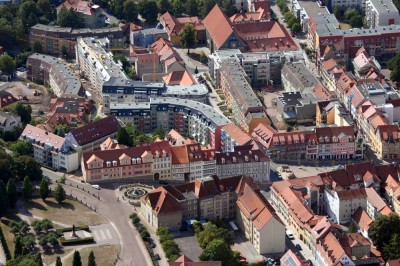 Großzügige 4-Raum-Wohnung mit Gartenhäuschen, Obstbaum und privater Terrasse!