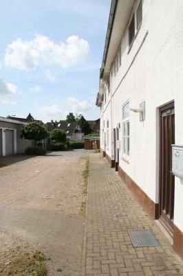 2-Zimmer Erdgeschosswohnung in zentraler Lage mit Garagen