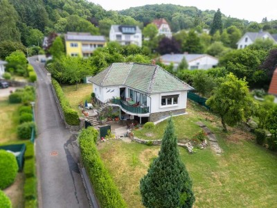 MANNELLA *Großzügige Unternehmervilla auf Traumgrundstück* – sanieren oder neu gestalten