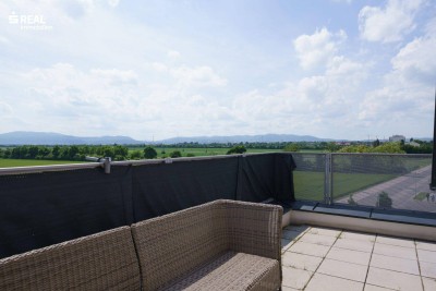 Fantastischer Weitblick in toller Lage - 72,36m² DG-Wohnung mit 37,60m² Dachterrasse und überdachten Parkplatz!