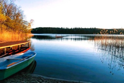 Wohlfühl Bungalow am See als Ferienobjekt in der Uckermark, mit Glasfaseranschluss, Boot