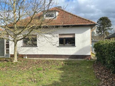 Klassischer  Bungalow  auf XXL-  Grundstück in idyllischer  Wohngegend*****
