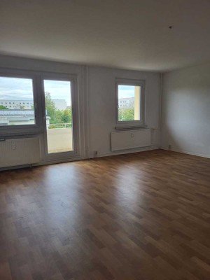 Kautionsfrei! Großzügige 2 -Raumwohnung mit Balkon & Abstellraum im Hochparterre!