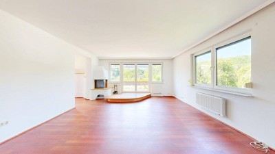 Traumwohnung mit 67m² Sonnenterrasse | 4 Zimmer | Sauna | TG-Stellplatz | Nähe Schloss Laudon